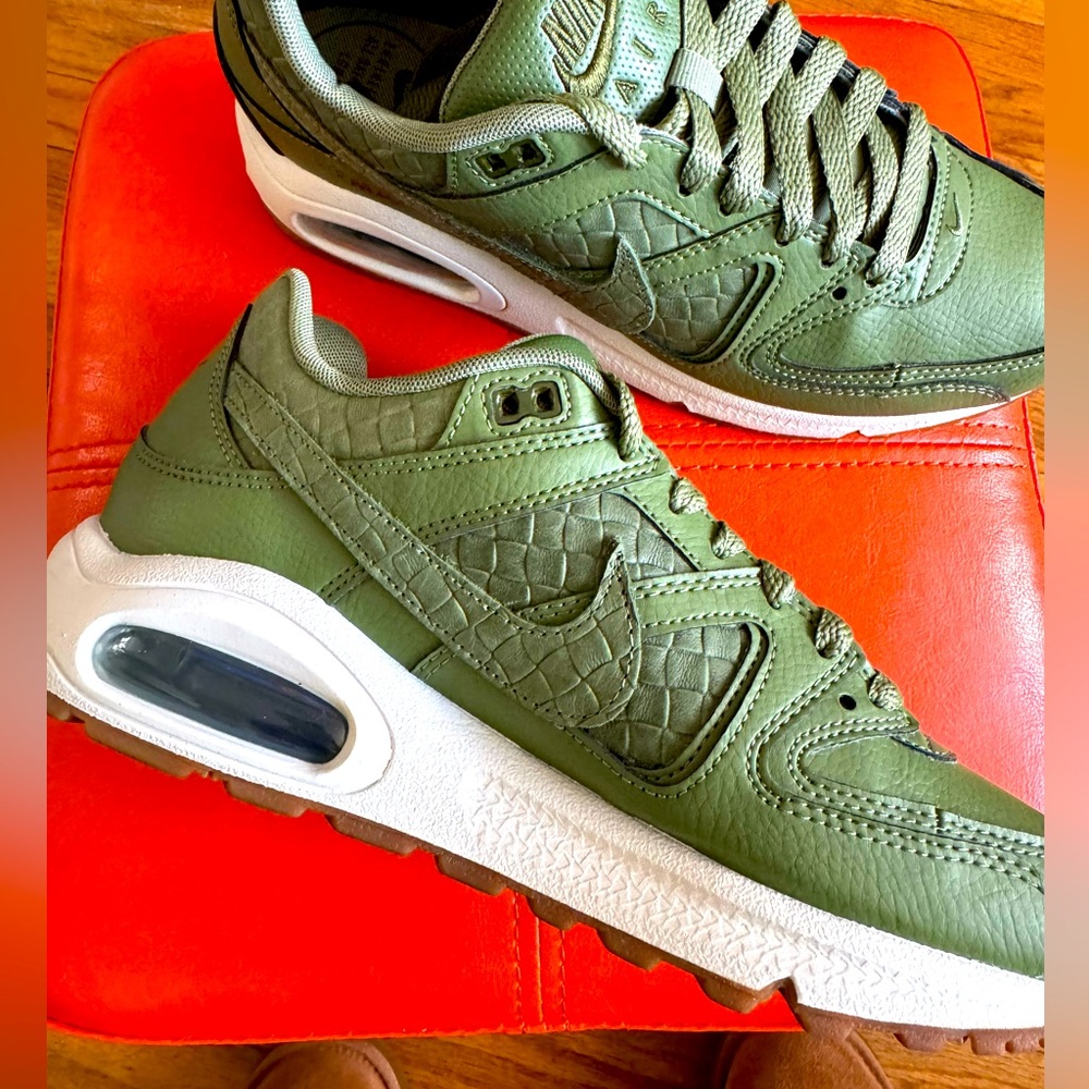 Nike Women's Air Max Command PRM- Palm Green/ Croc skin detail size 8.5